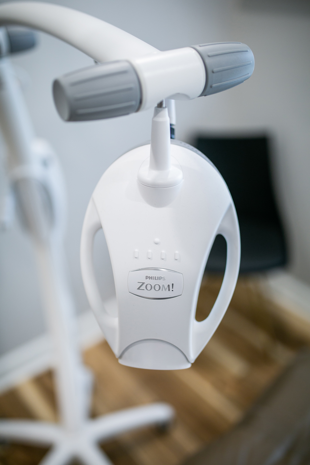 Philips Zoom whitening equipment